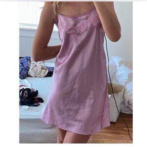Dusty rose vintage slip dress w flower embroidery - adjustable straps size large